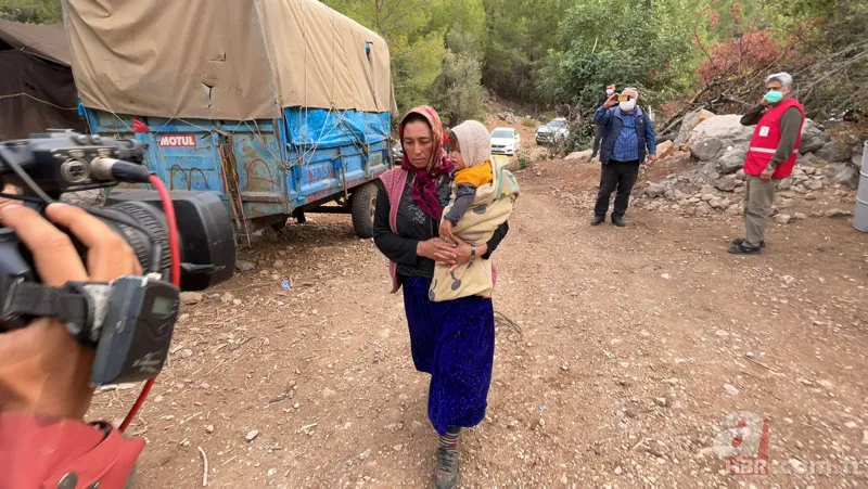 Türkiye'yi yasa boğan Müslüme Yağal son yolculuğuna uğurlandı! Gözyaşları sel oldu 12
