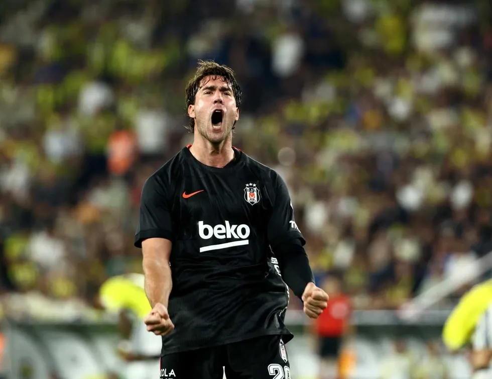 vlahovice-1-mac-ceza-besiktastan-tffye-basvuru-1789057736308.jpeg Beşiktaş-Fenerbahçe derbisindeki kavganın faturası kesildi! Dusan Vlahovic'e 1 maç ceza - 1