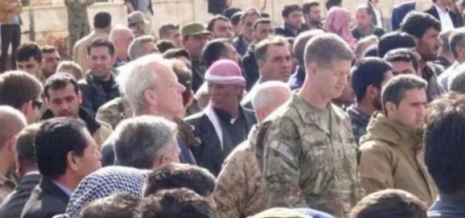 ABD’li komutan terörist cenazesine katıldı