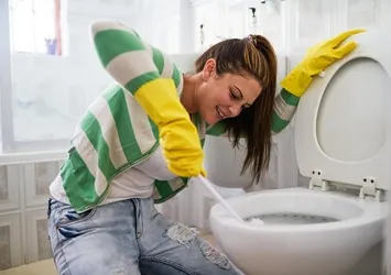 Klozet temizlemek işte bu kadar kolay! En etkili yöntem