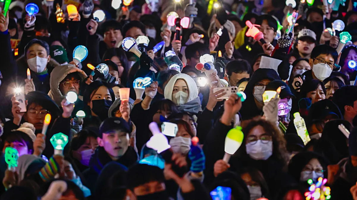 Güney Kore'de hareketli saatler! Polis baskın düzenledi
