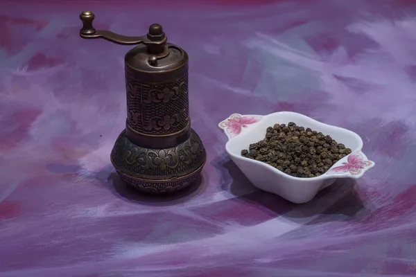 Tüketen hemen iyileşiyor! Soğuk algınlığını geçiren karabiber çayının faydaları...