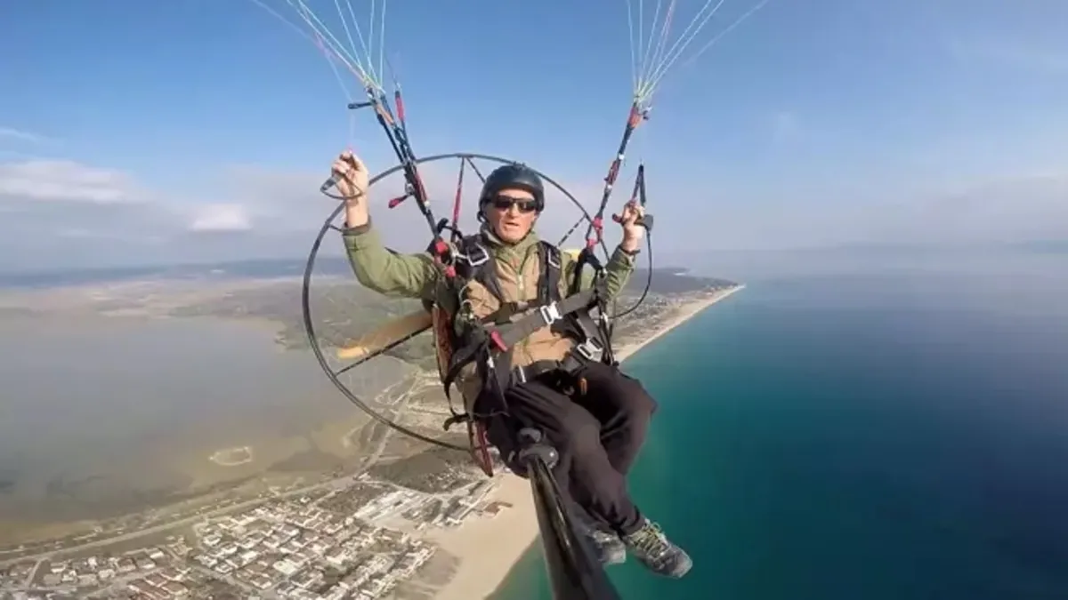 Paramotor pilotundan gökyüzünde 'ramazan' mesajı