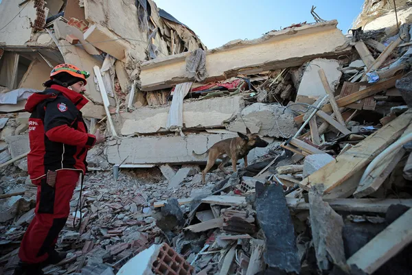 elazig-depreminde-dilek-apartmani-14-kisiye-mezar-olmustu-birbirlerini-sucladilar-1606282317849.jpg Elazığ depreminde Dilek Apartmanı 14 kişiye mezar olmuştu! Birbirlerini suçladılar - 2