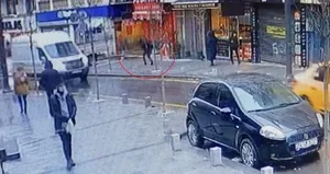 Yolda yürürken üstüne insan düştü