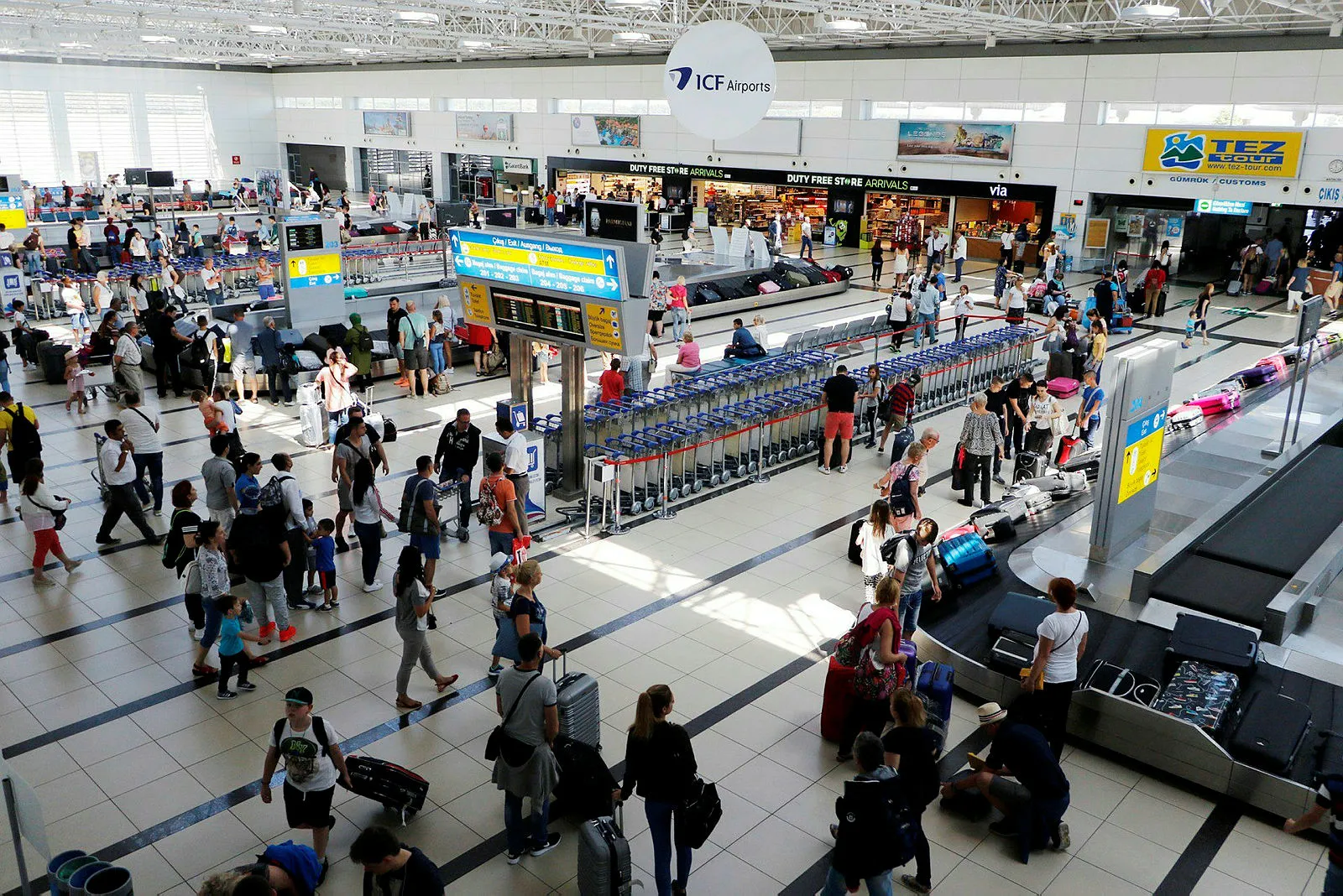 Antalya’ya akın akın gelmeye devam ediyorlar! Hava yoluyla gelen yabancı turist sayısı 12 milyonu aştı