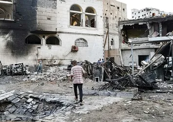 Yemen'de bir komutanın evine baskın yaptı