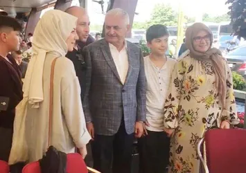 Binali Yıldırım'a Ankara yolunda sevgi seli