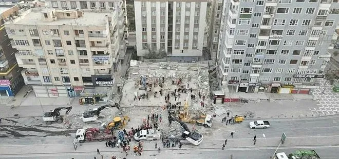Şanlıurfa’da yıkılan 6 katlı binanın enkazı kaldırıldı