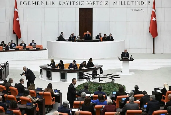 tbmmde-terorle-mucadele-oturumu-pes-pese-flas-aciklamalar-1705410590958.jpeg TBMM'de "terörle mücadele" oturumu! Peş peşe flaş açıklamalar! 'Teröre karşı bildiri' konulu TBMM Tezkeresi kabul edildi - 3