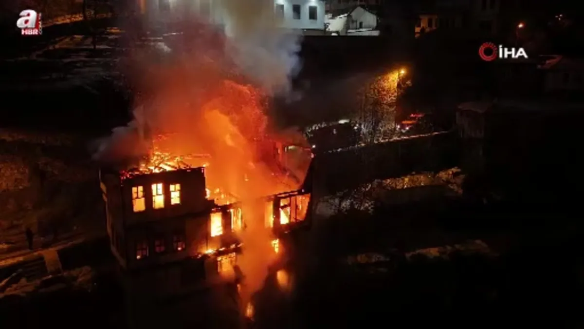 Safranbolu'da 200 yılık tarihi konak alevlere teslim oldu