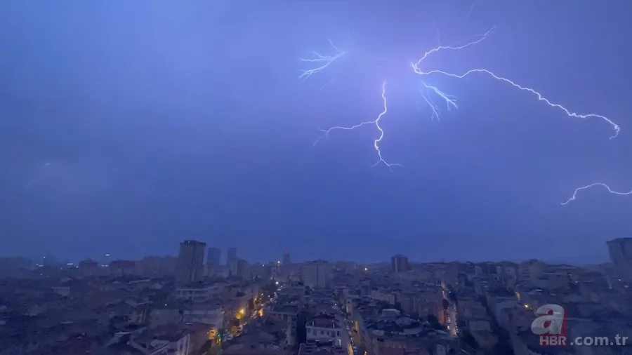 İstanbul’da şimşek ve gök gürültüsü geceyi gündüze çevirdi 12