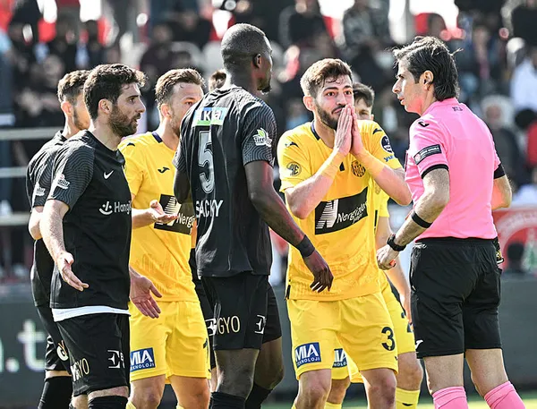 super-ligden-dusen-ilk-takim-belli-oldu-ankaragucu-maci-sonrasi-umraniyespor-lige-veda-etti-1684682197207.jpg Süper Lig'den düşen ilk takım belli oldu! Ankaragücü maçı sonrası Ümraniyespor lige veda etti - 3