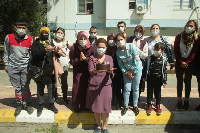 Bir Zamanlar Çukurova’nın Sevda’sı Nazan Kesal yeni yaşını sette kutladı