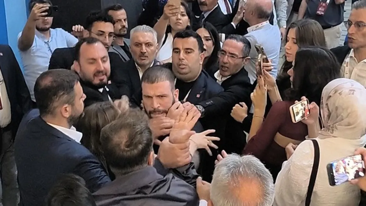 CHP ilçe kongresinde tekmeli yumruklu kavga! O anlar kamerada