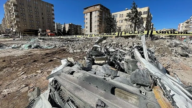 deprem-davalarinda-ilk-kara-sanliurfada-cikti-18-yil-1-ay-15-gun-hapis-1708616992696.jpg Deprem davalarında ilk kara Şanlıurfa'da çıktı: 18 yıl 1 ay 15 gün hapis - 4