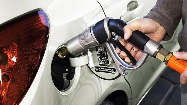 LPG ve motorine bu gece yarısından itibaren indirim! Motorin ve LPG fiyatları... İstanbul ve Ankara’da akaryakıt fiyatları