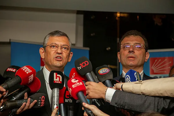 Bu sefer Zoom’da değil yüz yüze! İmamoğlu’ndan Özel’e karşı bomba hamle! 81 il başkanını İstanbul’da topluyor...