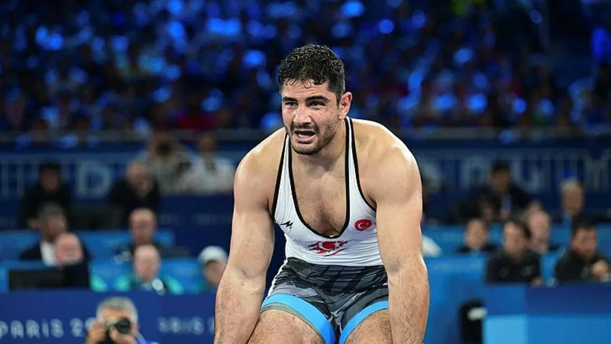 "Türk sporunun yaşayan efsanesi" Taha Akgül mindere Paris'te veda etti