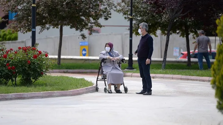 65 yaş üstü sokağa çıkma saatleri: Hafta sonu 65 yaş üstü sokağa çıkma yasağı var mı? Ne zaman, saat kaçta?