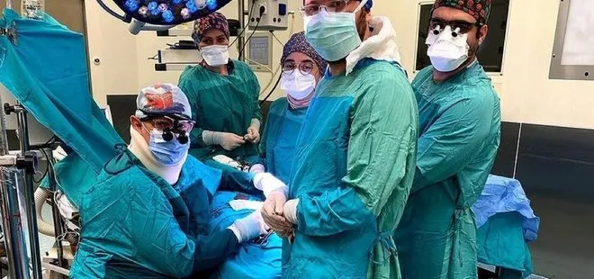 Ayağına serum bağlatıp ameliyata devam eden doktor Oğuz Basut: Benim sorumluluğumdaydı, bırakamazdım