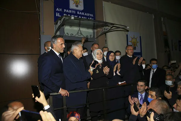 1636484098029.jpg Binali Yıldırım Sakaryalıları kıramadı Başkan Erdoğan'ı aradı! İkili arasında güldüren diyalog - 4