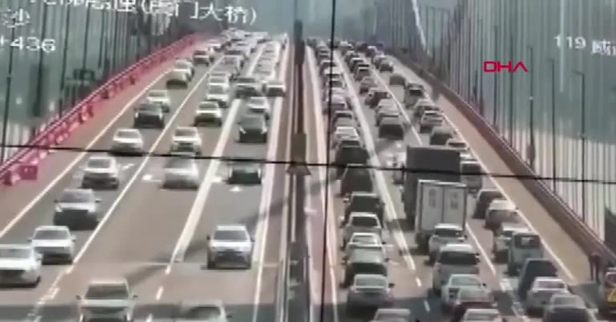 Son dakika: Köprüde panik! Beşik gibi sallandı |Video
