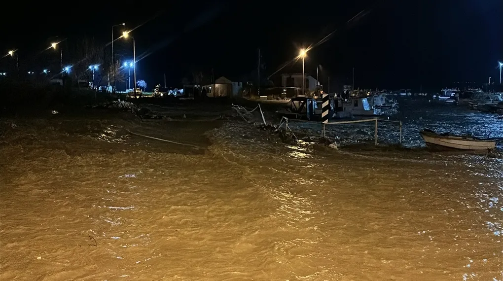 Çanakkale'de Kepez Çayı ve Sarıçay taştı