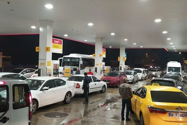 1661726033193.jpg Akaryakıt fiyatlarında indirim! Bu gece yarısı pompaya yansıyacak! Benzin motorin LPG'ye indirim gelecek mi? Güncel litre fiyatları... - 6