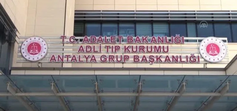 Antalya'da bir kişi tartıştığı eşini bıçaklayarak öldürdü