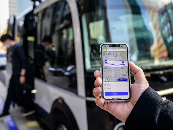 guney-korede-hyundainin-gelistirdigi-soforsuz-otobusler-trafige-cikti-1669380792241.jpg Güney Kore şoförsüz otobüsler trafiğe çıktı! Rezervasyon ile ücretsiz de kullanılabiliyor - 1