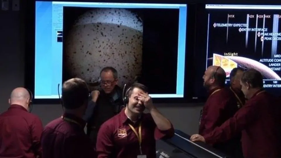 NASA robotu Insight Mars'a indi