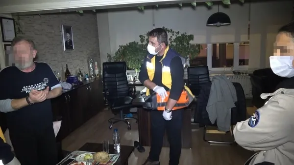 karisina-gonderdigi-fotograf-polis-ve-itfaiyeye-harekete-gecirdi-1610283069184.jpg Karısına gönderdiği fotoğraf polis ve itfaiyeyi harekete geçirdi! - 2
