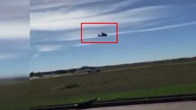 2 uçak havada çarpıştı