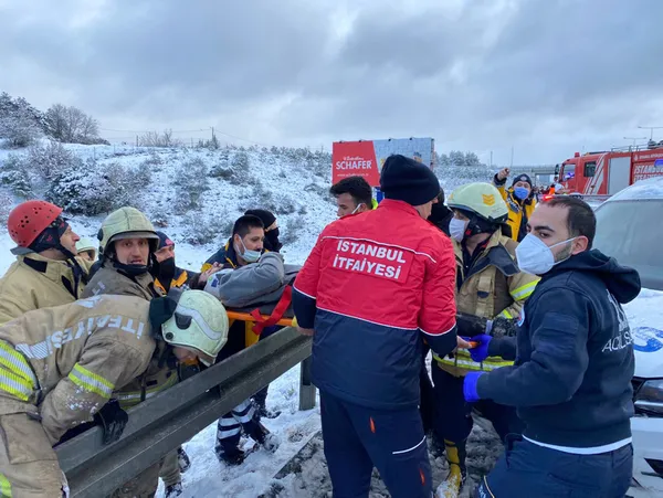 SON DAKİKA! Yolcu otobüsü Kuzey Çevre Otoyolu’nda şarampole yuvarlandı! Ölü ve yaralılar var | Bölgeden ilk görüntüler geldi