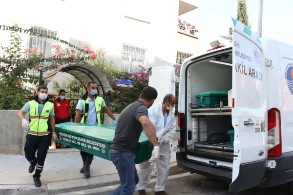 1601668566428.jpg Mersin'de kadın cinayeti: 9.kattaki evi basıp silahı görünce kaçmaya çalışan kadını vahşice katletti - 6