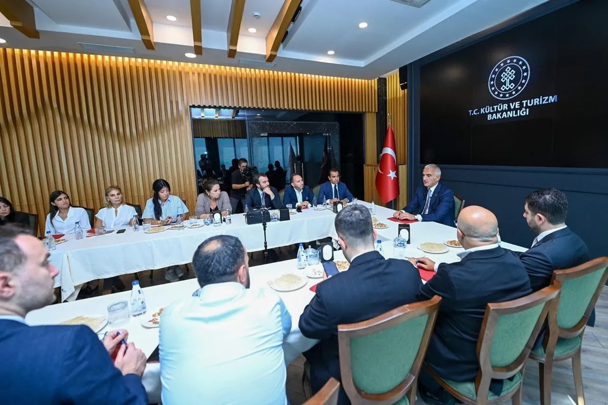 Ayasofya’nın görünmeyen yüzü ortaya çıkıyor! Bakan Ersoy duyurdu: Yer altında büyük çalışma - 3