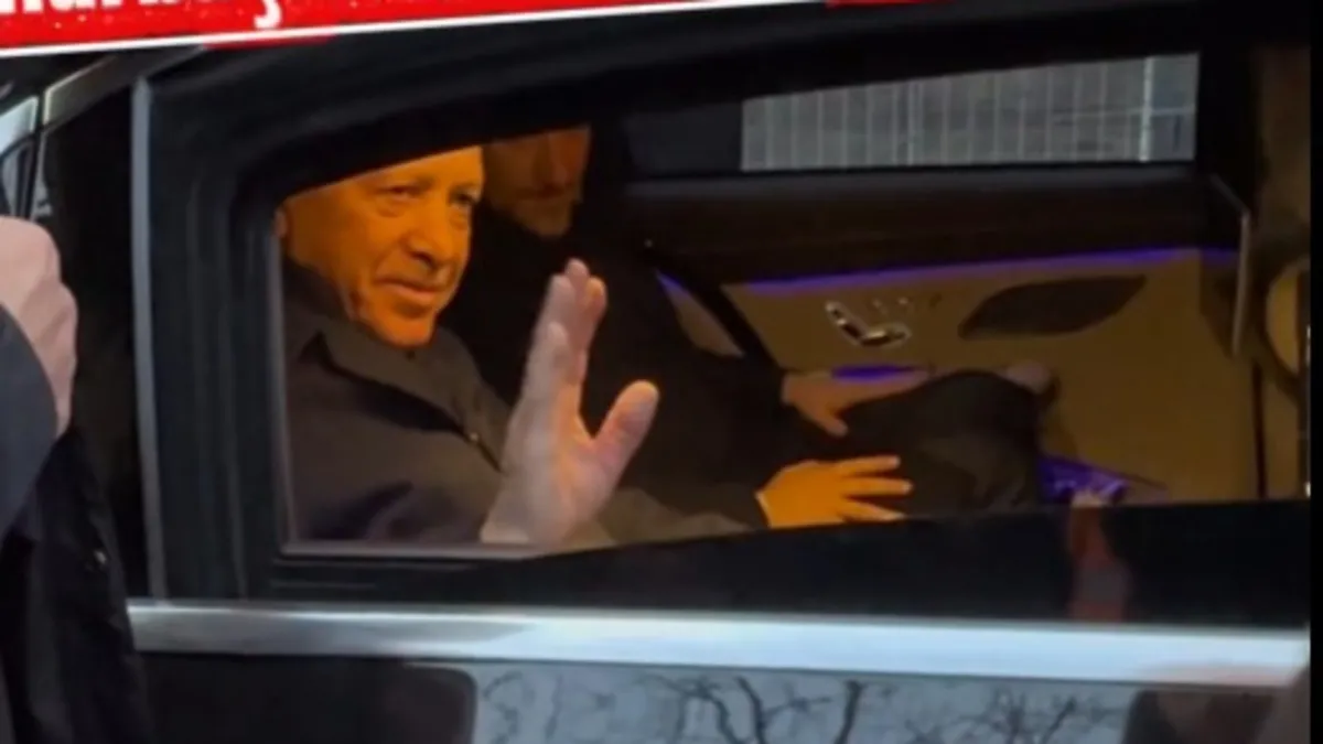 Başkan Erdoğan trafikte iftariyelik dağıtan AK Gençlik üyeleriyle karşılaştı