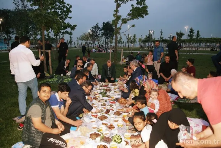 Başkan Erdoğan, Zeytinburnu sahilinde vatandaşlarla iftar yaptı