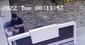 Eşine mesaj atan güvenlik görevlisine dehşet saçtı!