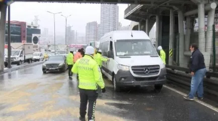 esenyurtta-metrobusler-carpisti-yaralilar-var-1646915930657.jpg İstanbullununu bitmeyen ulaşım çilesi: Esenyurt'ta metrobüsler çarpıştı! Sultangazi'de vatandaşlar İETT'yi iterek kurtardı - 1