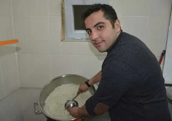 Vitrine 'Diplomalı Pilavcı' yazdı işleri açıldı