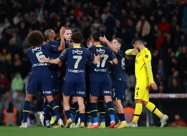 İstanbul’da gol düellosu! Lider Fenerbahçe 3 puanı 5 golle aldı!