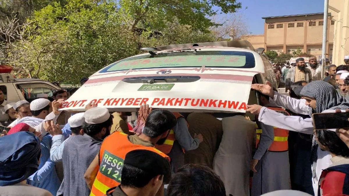 Pakistan'da Camiye Bombası saldırısı! Yaralı ...