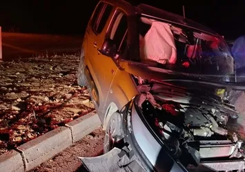 Siirt'te otomobil ile hafif ticari araç çarpıştı: 2 yaralı