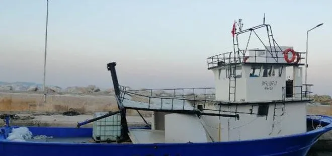 Çanakkale Boğazı’nda arızalanan tekne kıyıya çekildi