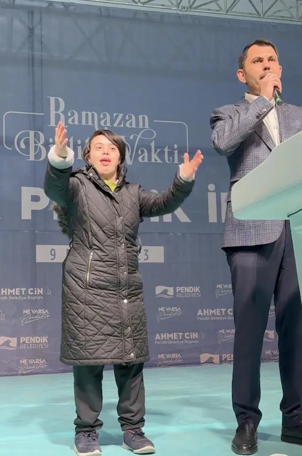 1681141637533.jpeg Çevre, Şehircilik ve İklim Değişikliği Bakanı Murat Kurum'un down sendromlu gençle yürekleri ısıtan anları! - 2