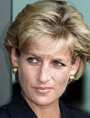 Lady Diana rolünde!