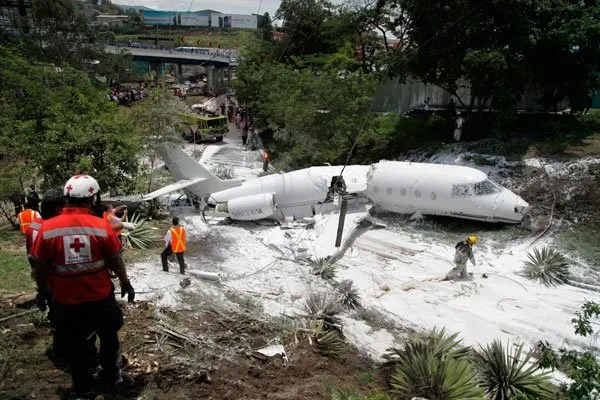Honduras Tegucigalpa’da uçak düştü