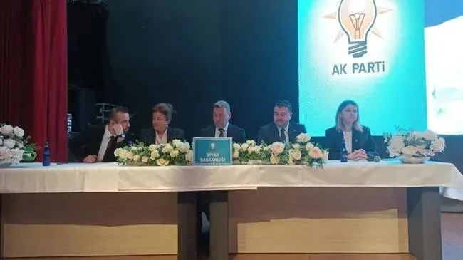 22 yaşındaki Türkiye’nin en genç belediye başkanı AK Parti’ye geçti